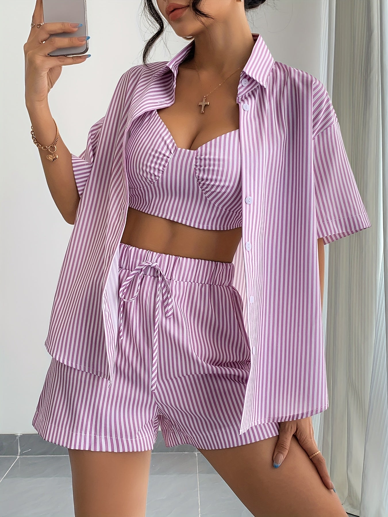 Viola | Stripete 3-delt sommerset med cami, shorts og skjorte