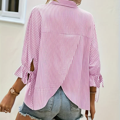Camilla | Gestreepte Blouse met V-hals en Knytdetails