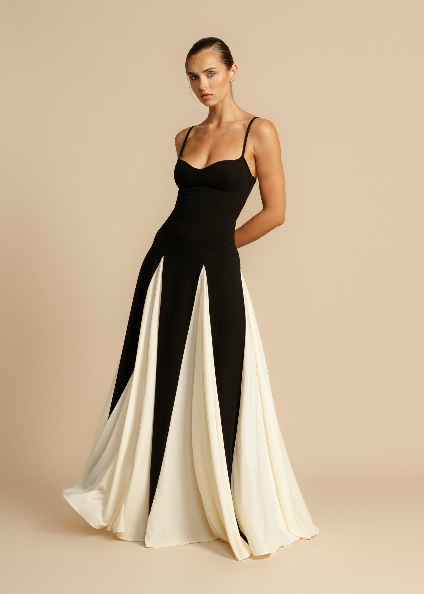 Annaliese | Midnattkontrast Elegant kjole