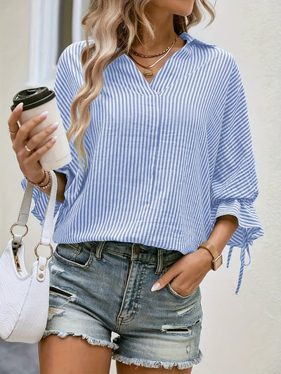 Camilla | Gestreepte Blouse met V-hals en Knytdetails