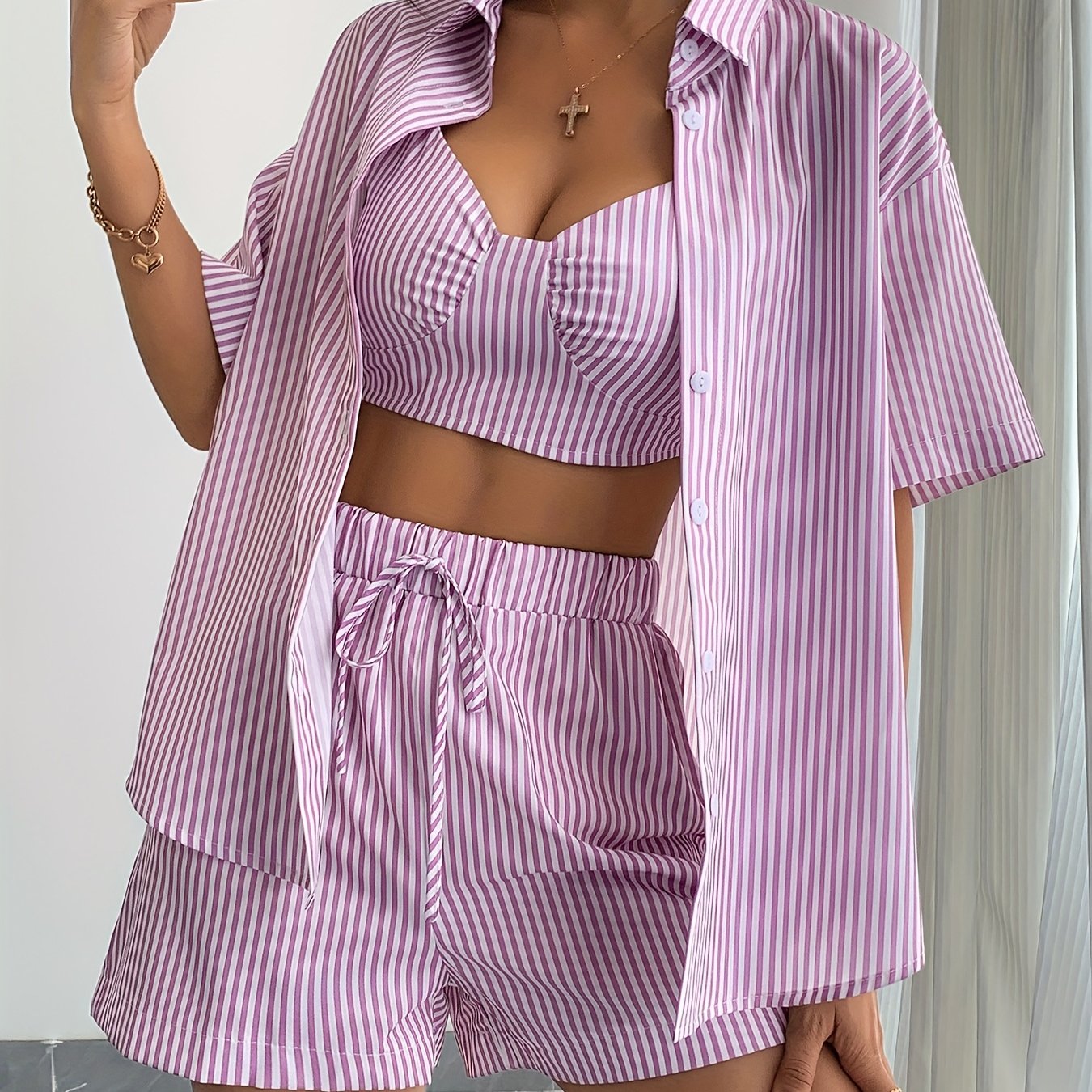 Viola | Stripete 3-delt sommerset med cami, shorts og skjorte