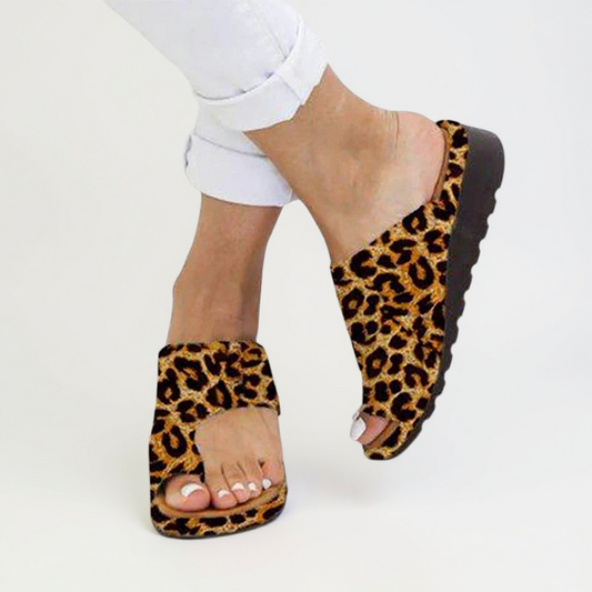 Comfortable Platform Sandals with Toe Loop and Wedge Sole