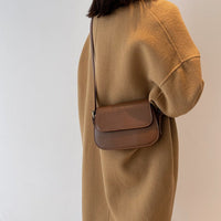 Sleek Leather Crossbody Shoulder Bag with Gold Buckle