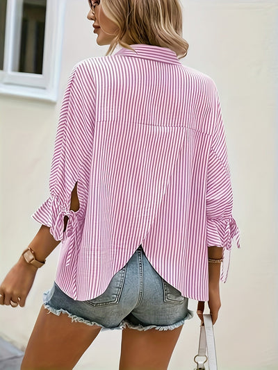 Camilla | Gestreepte Blouse met V-hals en Knytdetails
